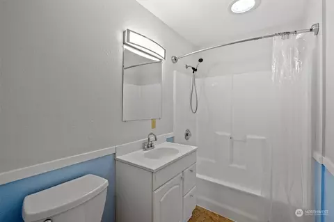 Bath - 143 Mountain View Dr, Longview, WA 98632 photo 2 of 2