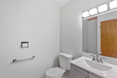 Bath - 143 Mountain View Dr, Longview, WA 98632 photo 1 of 2