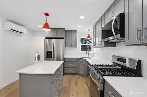 Kitchen - 411 Eldredge Ave SW, Orting, WA 98360 photo 6 of 9