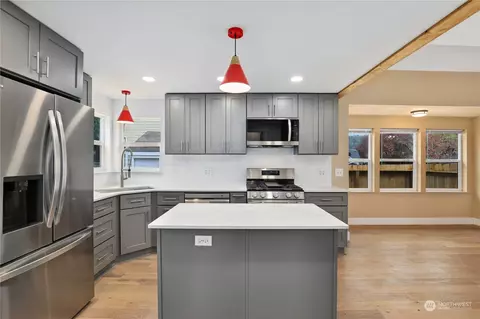 Kitchen - 411 Eldredge Ave SW, Orting, WA 98360 photo 4 of 9