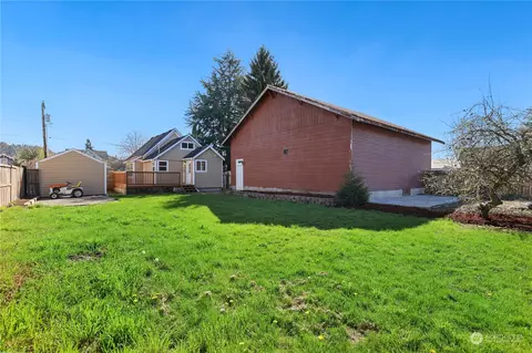 Exterior - 411 Eldredge Ave SW, Orting, WA 98360 photo 6 of 11