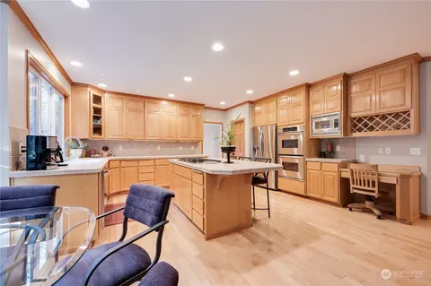 Kitchen - 4715 176th St SE, Bothell, WA 98012 photo 5 of 8