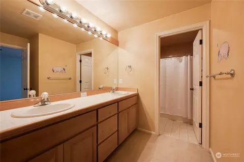 Bath - 4715 176th St SE, Bothell, WA 98012 photo 4 of 4