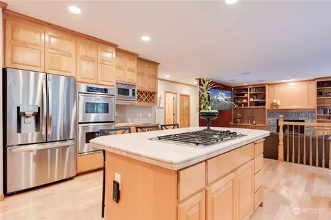 Kitchen - 4715 176th St SE, Bothell, WA 98012 photo 6 of 8