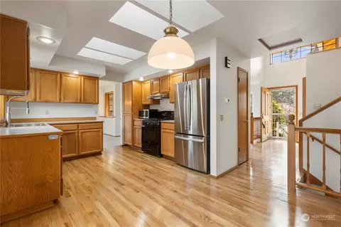 Kitchen - 13900 14th Dr SE, Mill Creek, WA 98012 photo 2 of 3