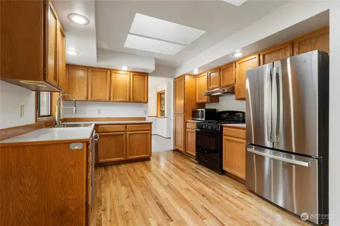 Kitchen - 13900 14th Dr SE, Mill Creek, WA 98012 photo 1 of 3