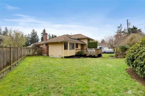 Exterior - 13900 14th Dr SE, Mill Creek, WA 98012 photo 5 of 6
