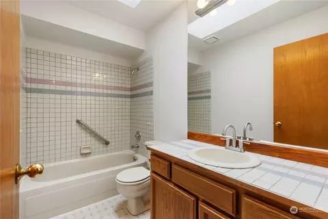 Bath - 13900 14th Dr SE, Mill Creek, WA 98012 photo 2 of 2