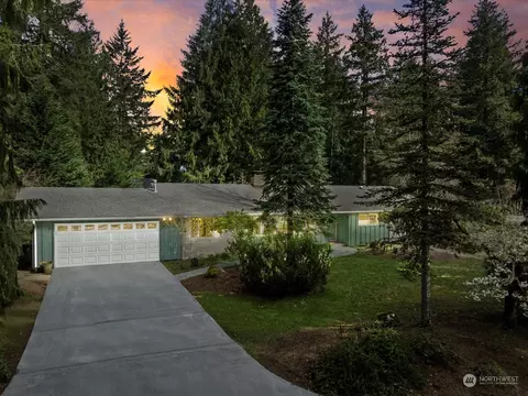2050 Lakemoor Dr SW, Olympia, WA 98512