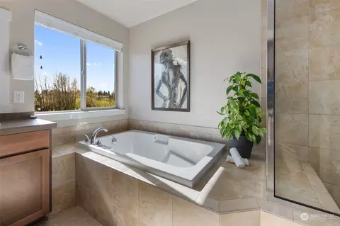 Bath - 3632 129th Pl SE, Everett, WA 98208 photo 3 of 6