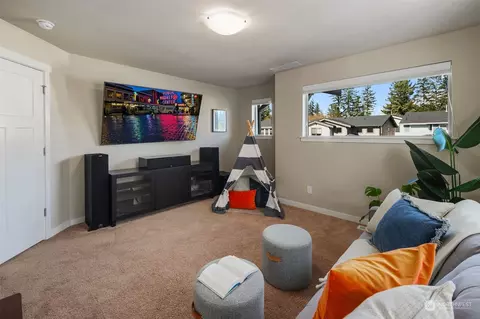 Living - 3632 129th Pl SE, Everett, WA 98208 photo 4 of 4