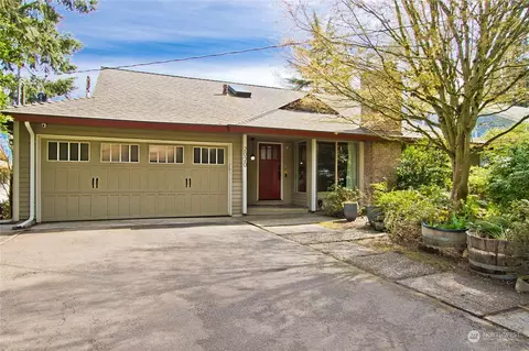 2020 164th Ave NE, Bellevue, WA 98008