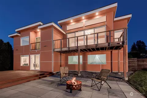 1210 E James St, Kent, WA 98031