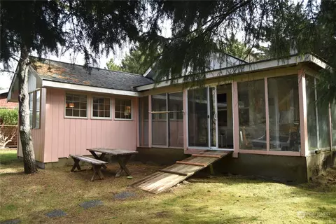 16 Lagoon Ln, Copalis Beach, WA 98535