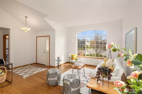 Living - 5123 150th St SE, Everett, WA 98208 photo 2 of 6