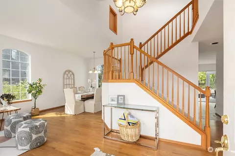 Entry Way - 5123 150th St SE, Everett, WA 98208 photo 1 of 2