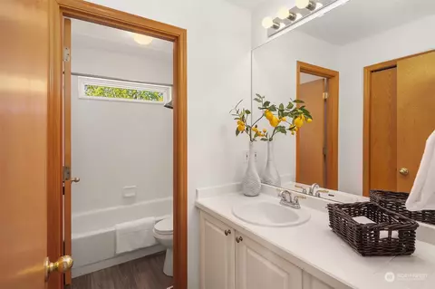Bath - 5123 150th St SE, Everett, WA 98208 photo 4 of 4
