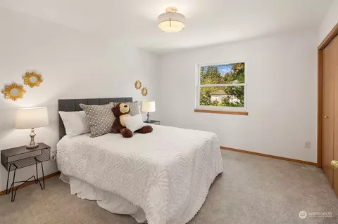 Bedroom - 5123 150th St SE, Everett, WA 98208 photo 2 of 2