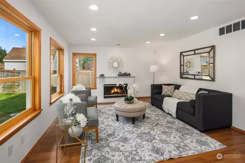 Living - 5123 150th St SE, Everett, WA 98208 photo 4 of 6
