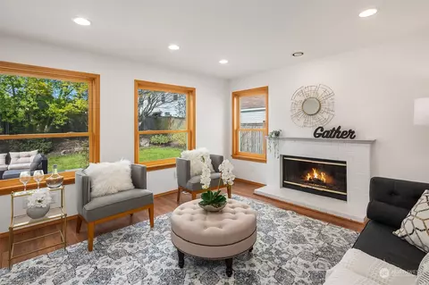 Living - 5123 150th St SE, Everett, WA 98208 photo 5 of 6