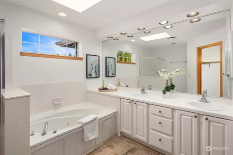 Bath - 5123 150th St SE, Everett, WA 98208 photo 3 of 4