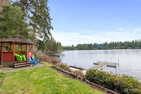 1871 E Trails End Dr, Belfair, WA 98528