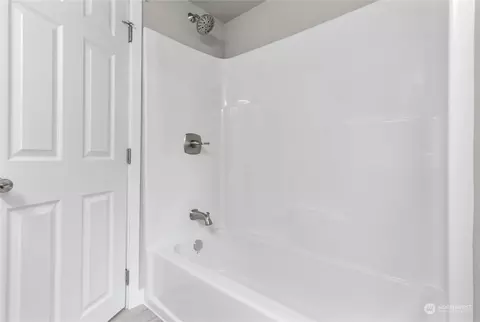Bath - 18002 Patterson Rd E, Orting, WA 98360 photo 3 of 3