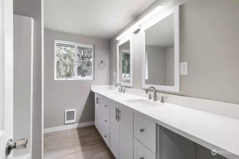 Bath - 18002 Patterson Rd E, Orting, WA 98360 photo 2 of 3