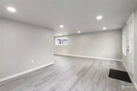 Living - 18002 Patterson Rd E, Orting, WA 98360 photo 1 of 2