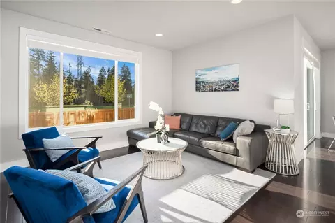 Living - 4312 224th Pl SE, Bothell, WA 98021 photo 2 of 3