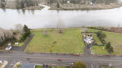825 1st St, Cosmopolis, WA 98537