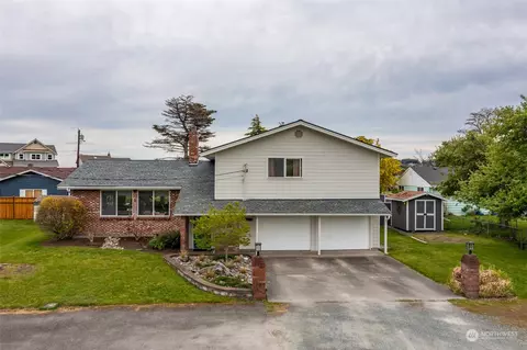 2046 SW Beeksma Dr, Oak Harbor, WA 98277