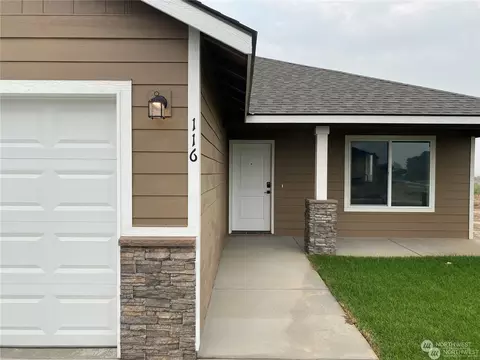 Exterior - 641 E Franklin St, Connell, WA 99326 photo 4 of 5