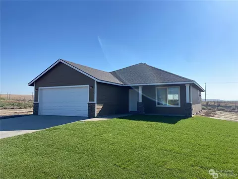 641 E Franklin St, Connell, WA 99326