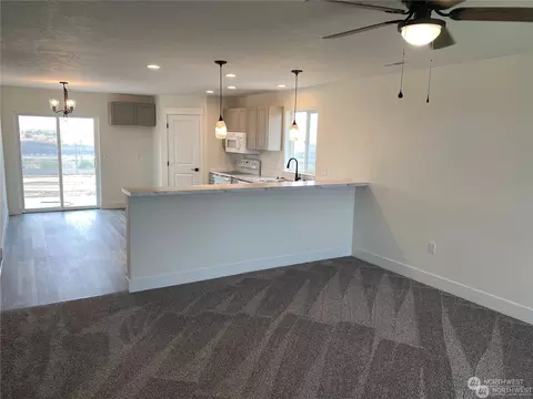 Living - 641 E Franklin St, Connell, WA 99326 photo 1 of 1