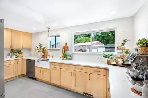 Kitchen - 1314 E Casino Rd, Everett, WA 98203 photo 1 of 5