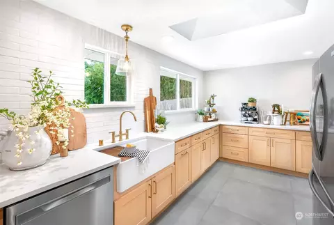 Kitchen - 1314 E Casino Rd, Everett, WA 98203 photo 5 of 5