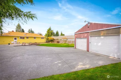 Exterior - 1314 E Casino Rd, Everett, WA 98203 photo 5 of 14