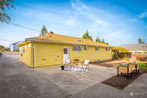 Exterior - 1314 E Casino Rd, Everett, WA 98203 photo 4 of 14