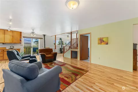 Living - 86 Foothill Way, Twisp, WA 98856 photo 2 of 3