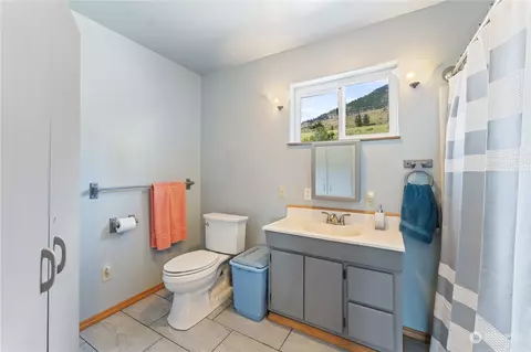 Bath - 86 Foothill Way, Twisp, WA 98856 photo 1 of 2