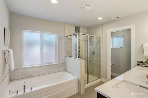 Bath - 17604 3rd Ave SE, Bothell, WA 98012 photo 5 of 6