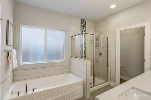 Bath - 17604 3rd Ave SE, Bothell, WA 98012 photo 3 of 6