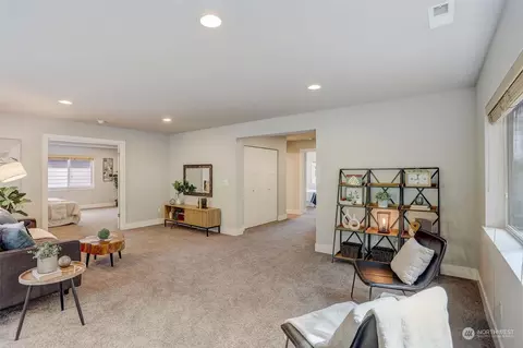 Living - 17604 3rd Ave SE, Bothell, WA 98012 photo 4 of 4