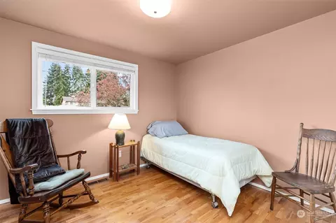 Bedroom - 8425 Maple Ln, Edmonds, WA 98026 photo 9 of 10