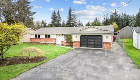 8425 Maple Ln, Edmonds, WA 98026