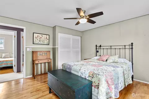Bedroom - 8425 Maple Ln, Edmonds, WA 98026 photo 6 of 10