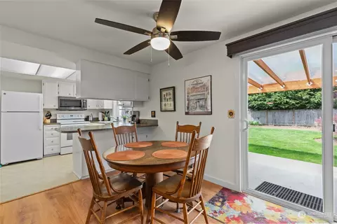Dining - 8425 Maple Ln, Edmonds, WA 98026 photo 2 of 3