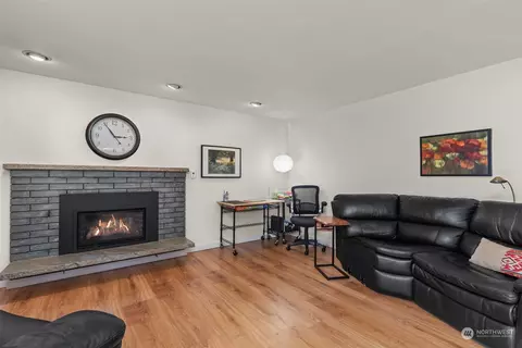 Living - 8425 Maple Ln, Edmonds, WA 98026 photo 4 of 4