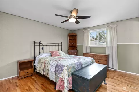 Bedroom - 8425 Maple Ln, Edmonds, WA 98026 photo 3 of 10